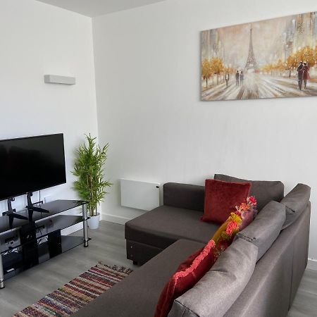 Lovely 2 Double Bedroom Flat With Free Parking - At The Atrium Mk Milton Keynes Exterior foto