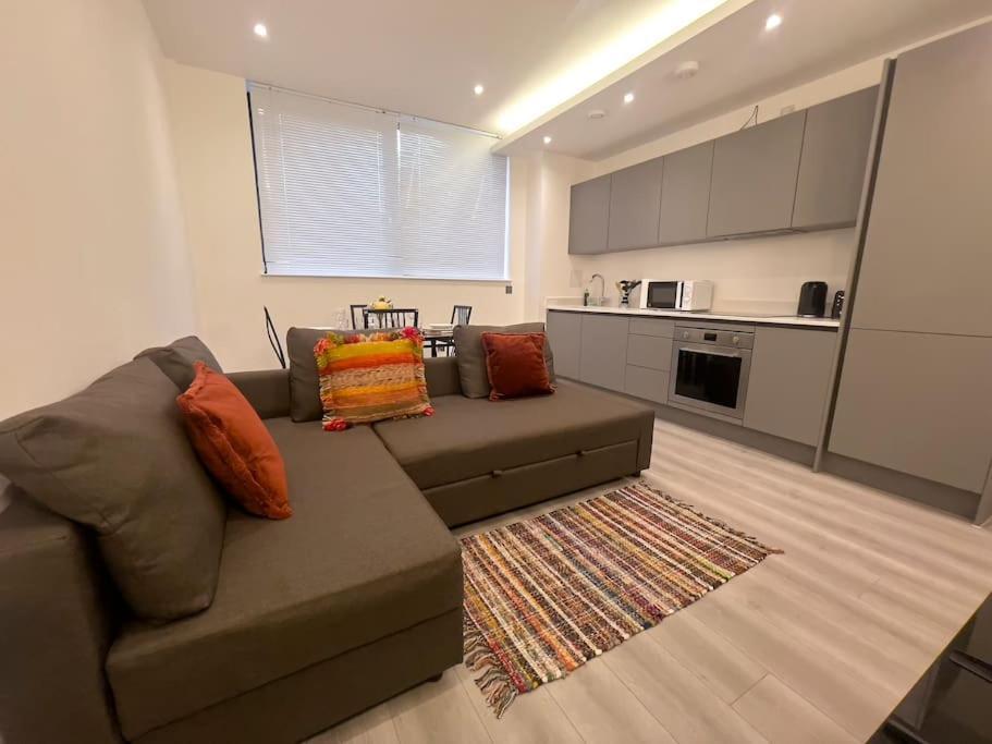 Lovely 2 Double Bedroom Flat With Free Parking - At The Atrium Mk Milton Keynes Exterior foto