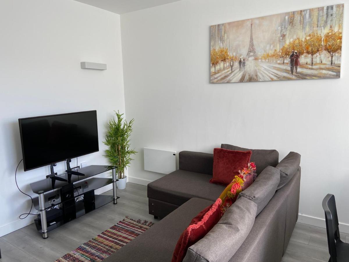 Lovely 2 Double Bedroom Flat With Free Parking - At The Atrium Mk Milton Keynes Exterior foto