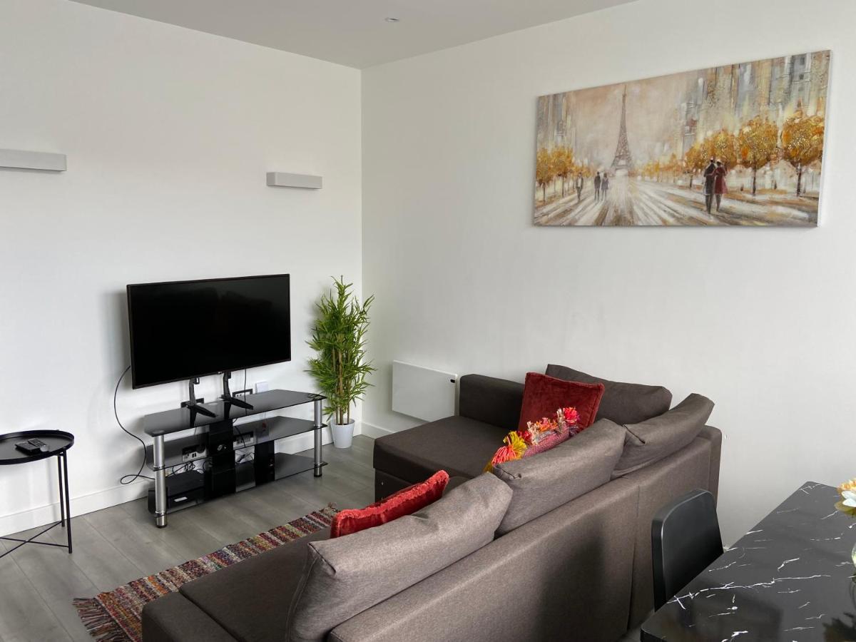Lovely 2 Double Bedroom Flat With Free Parking - At The Atrium Mk Milton Keynes Exterior foto