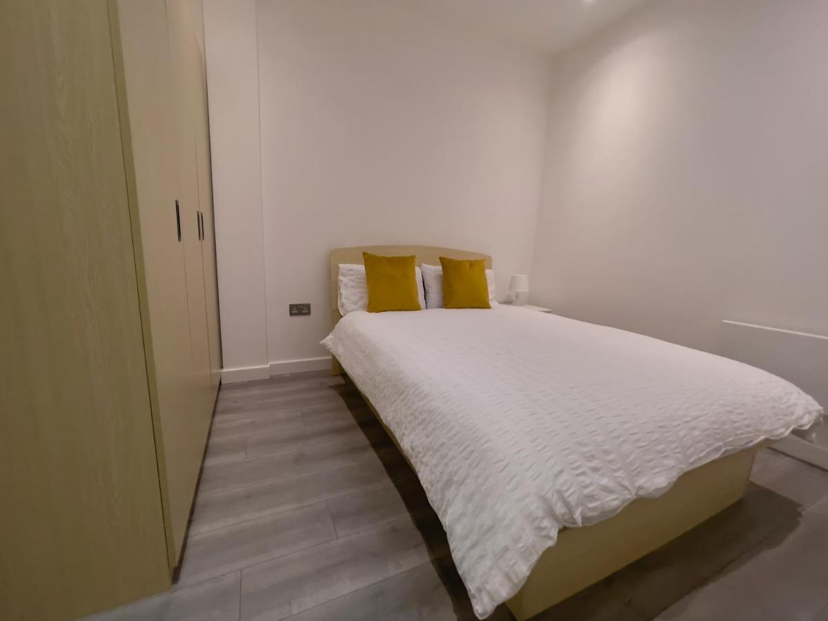 Lovely 2 Double Bedroom Flat With Free Parking - At The Atrium Mk Milton Keynes Exterior foto