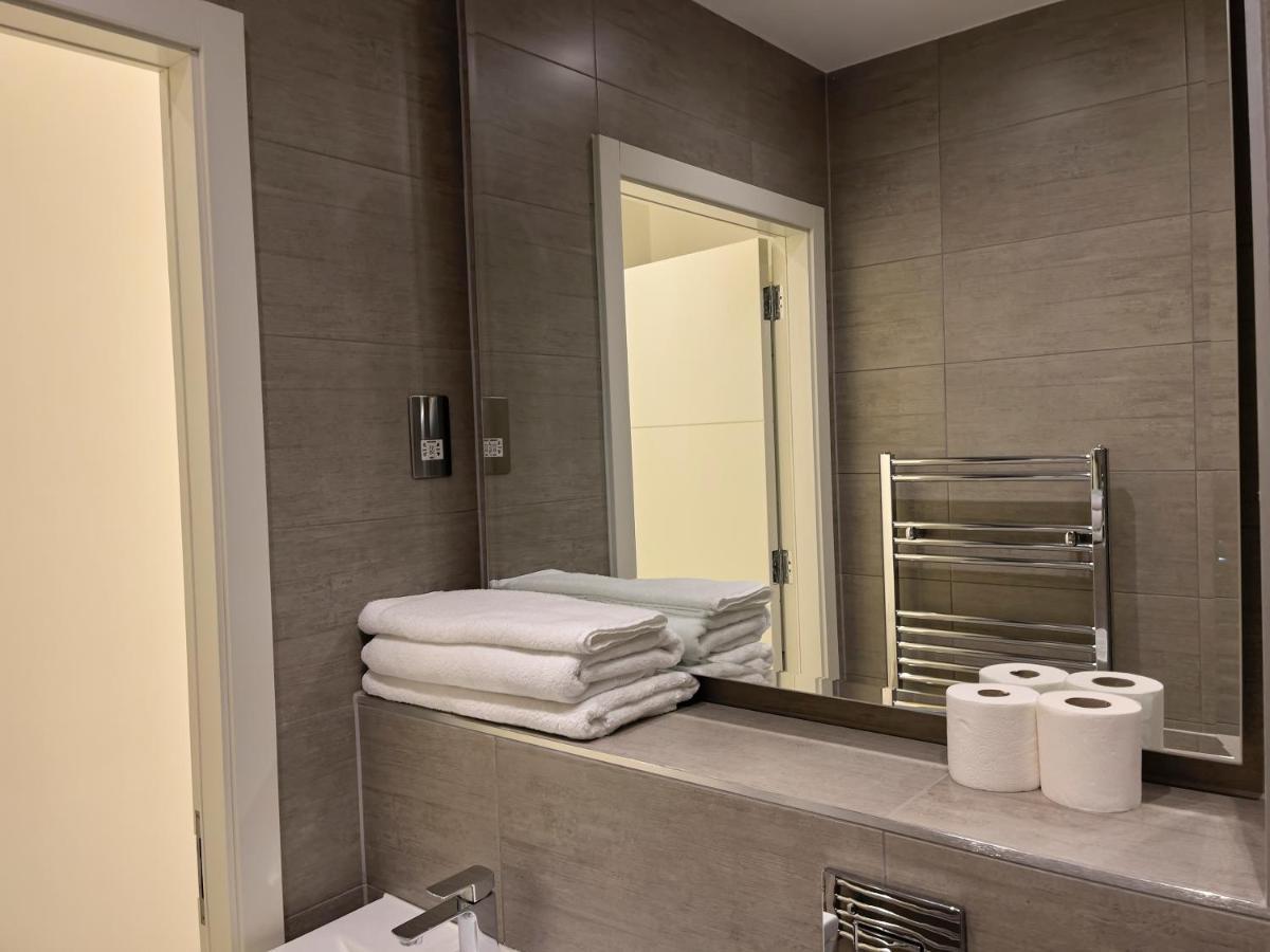 Lovely 2 Double Bedroom Flat With Free Parking - At The Atrium Mk Milton Keynes Exterior foto