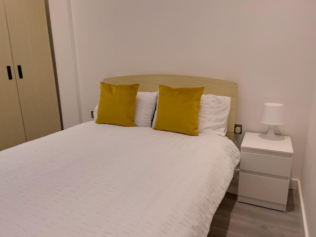 Lovely 2 Double Bedroom Flat With Free Parking - At The Atrium Mk Milton Keynes Exterior foto