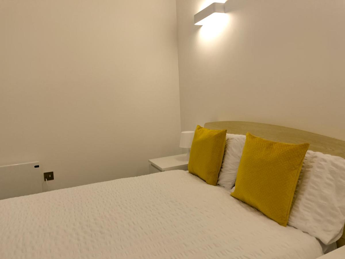 Lovely 2 Double Bedroom Flat With Free Parking - At The Atrium Mk Milton Keynes Exterior foto