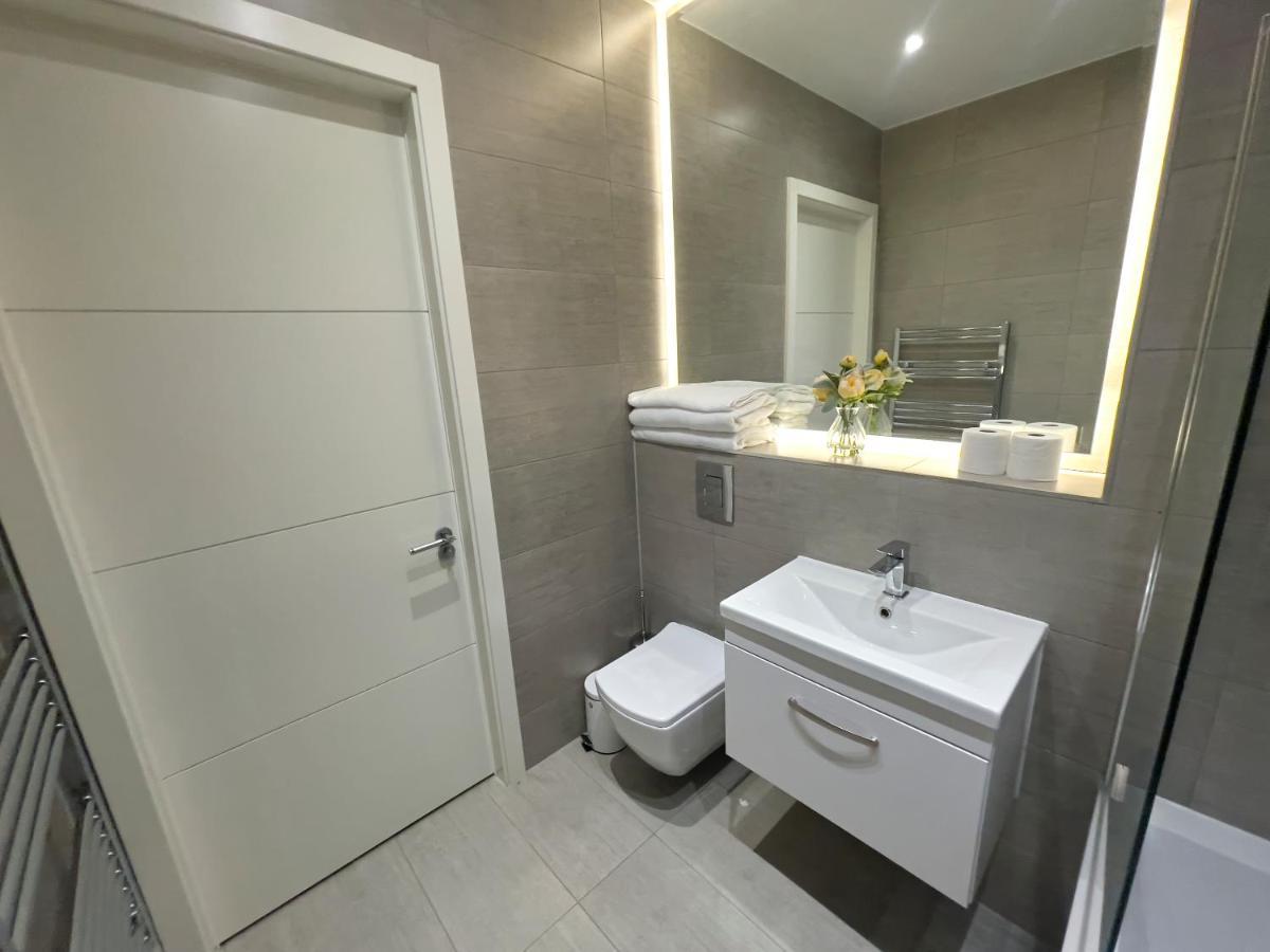 Lovely 2 Double Bedroom Flat With Free Parking - At The Atrium Mk Milton Keynes Exterior foto