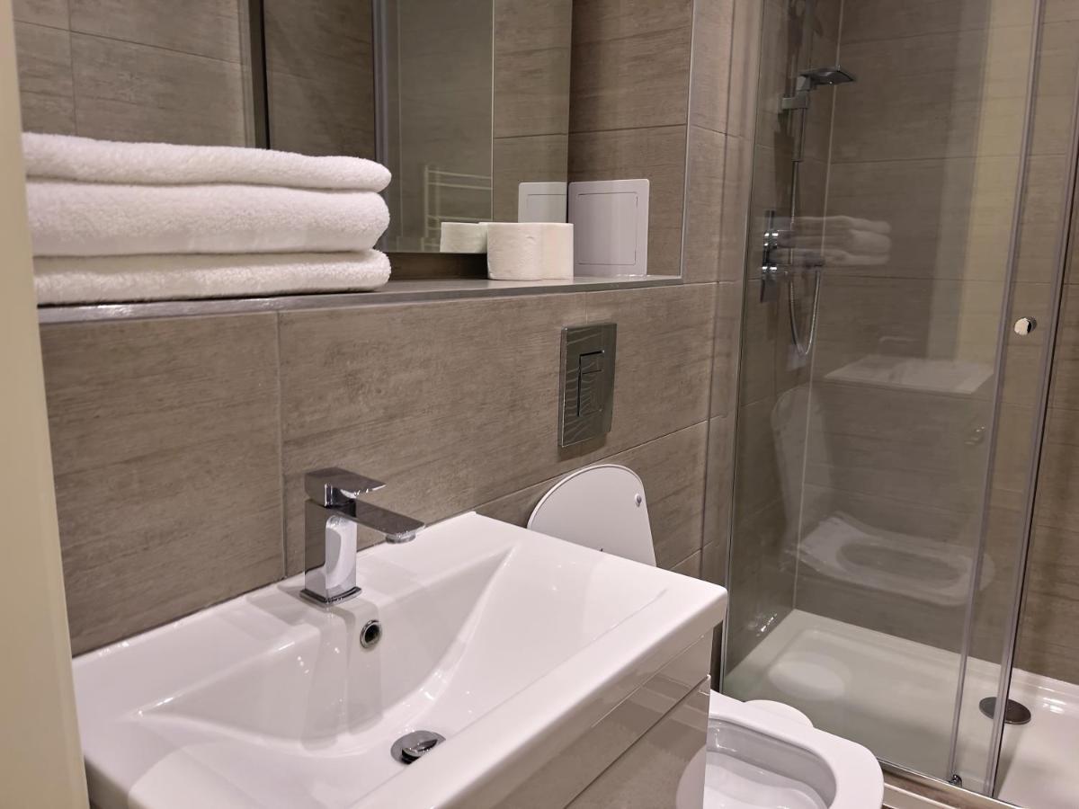 Lovely 2 Double Bedroom Flat With Free Parking - At The Atrium Mk Milton Keynes Exterior foto
