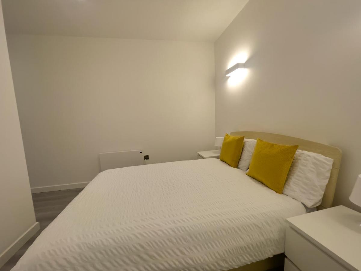 Lovely 2 Double Bedroom Flat With Free Parking - At The Atrium Mk Milton Keynes Exterior foto