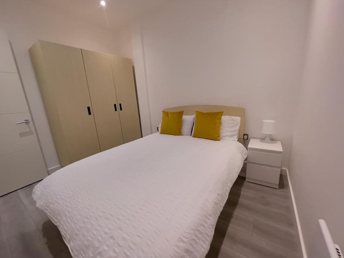 Lovely 2 Double Bedroom Flat With Free Parking - At The Atrium Mk Milton Keynes Exterior foto