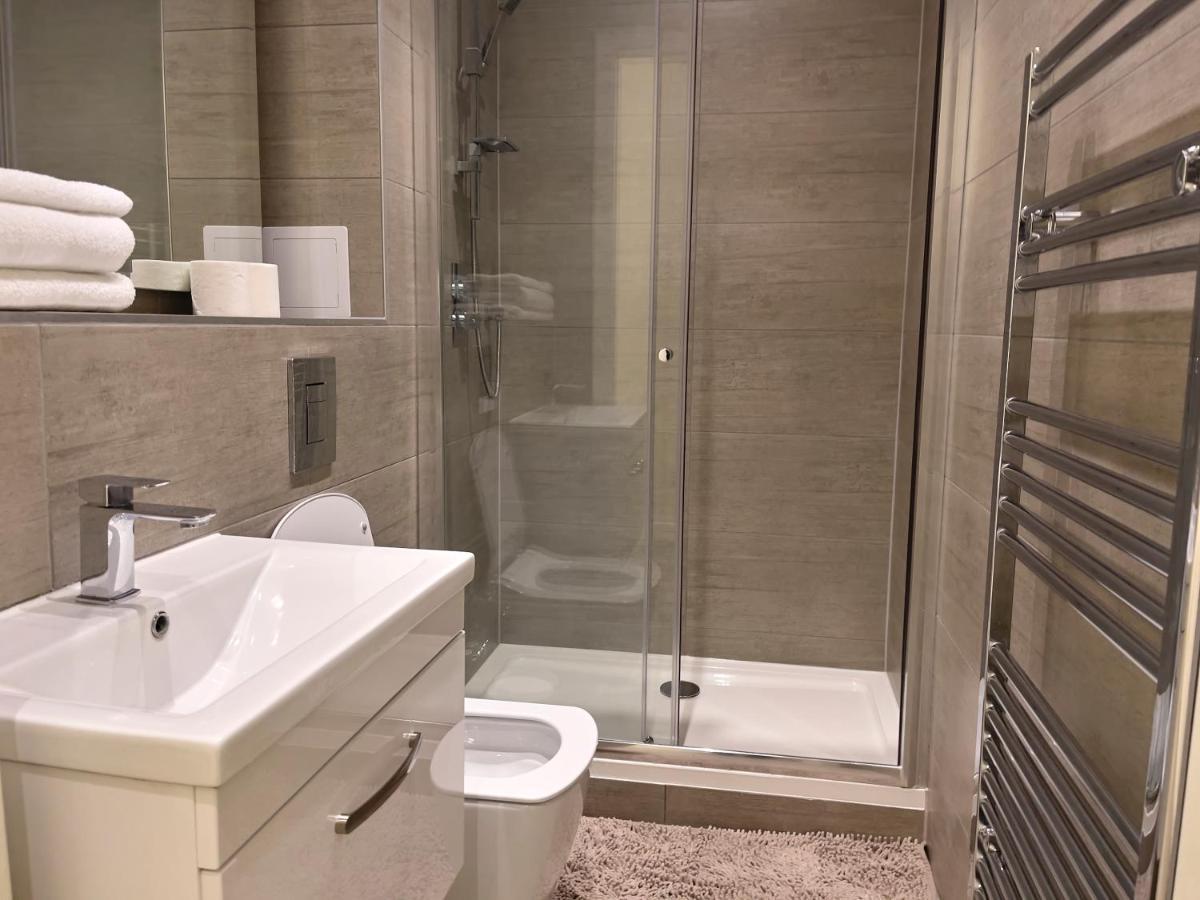 Lovely 2 Double Bedroom Flat With Free Parking - At The Atrium Mk Milton Keynes Exterior foto