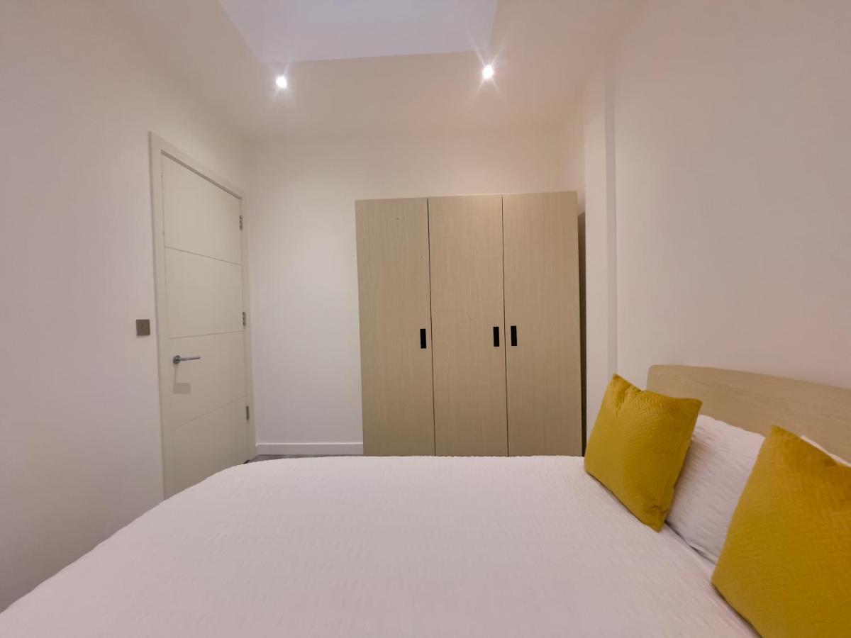 Lovely 2 Double Bedroom Flat With Free Parking - At The Atrium Mk Milton Keynes Exterior foto